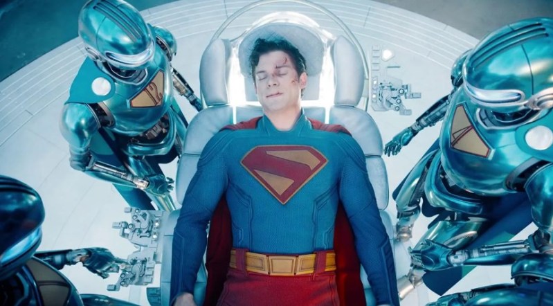 David Corenswet and robots in Superman (2025).